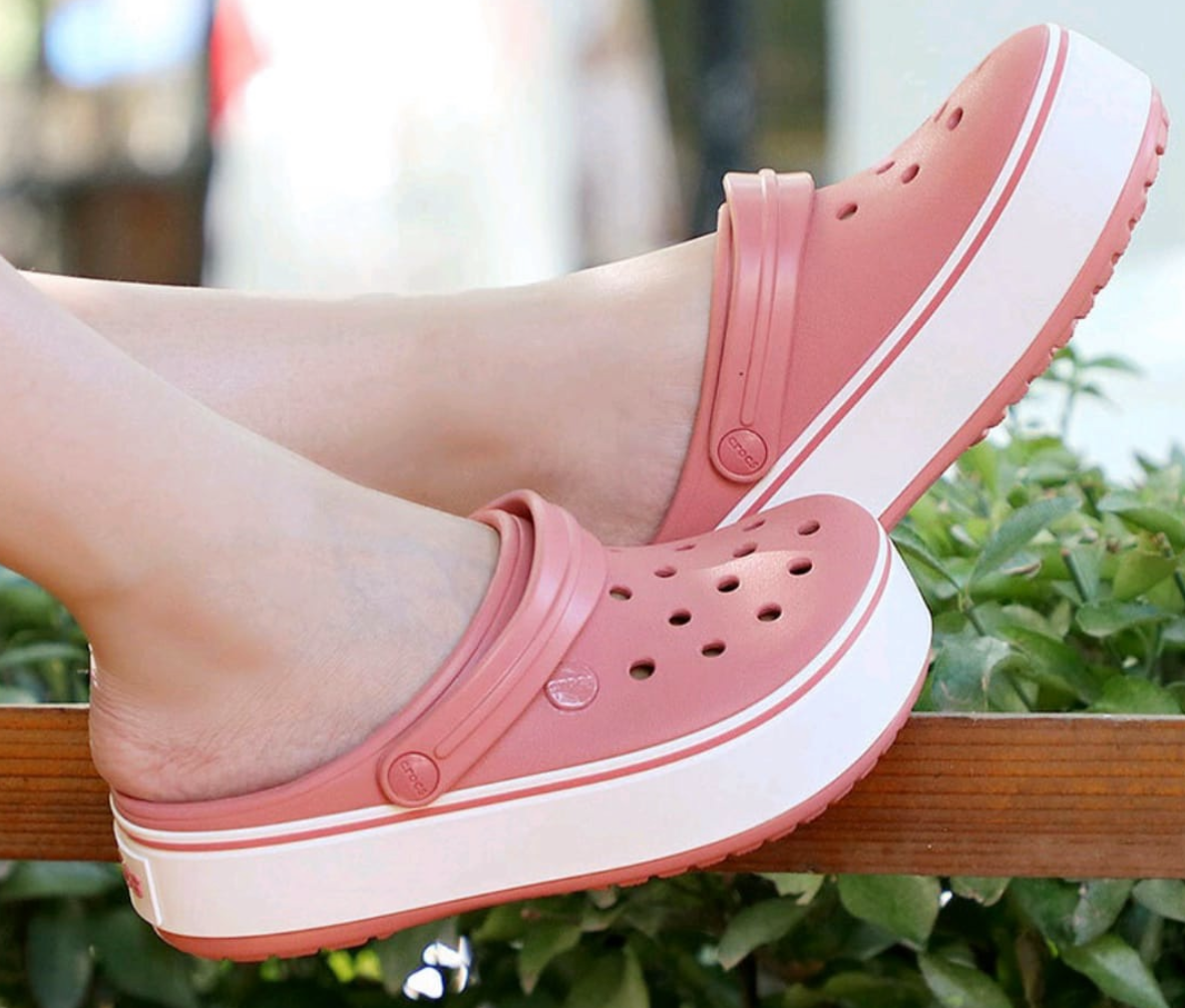 Crocs rosas con cheap plataforma